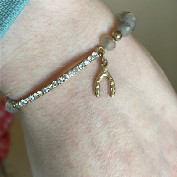 Stretch bracelet with horseshoe charm - Picture 4 of 4